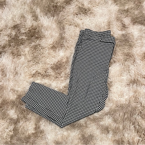 Old Navy High Rise Pixie Pants. Size 12. - Picture 2 of 4